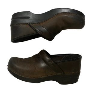 Dansko brown leather clog size 39 (8.5)